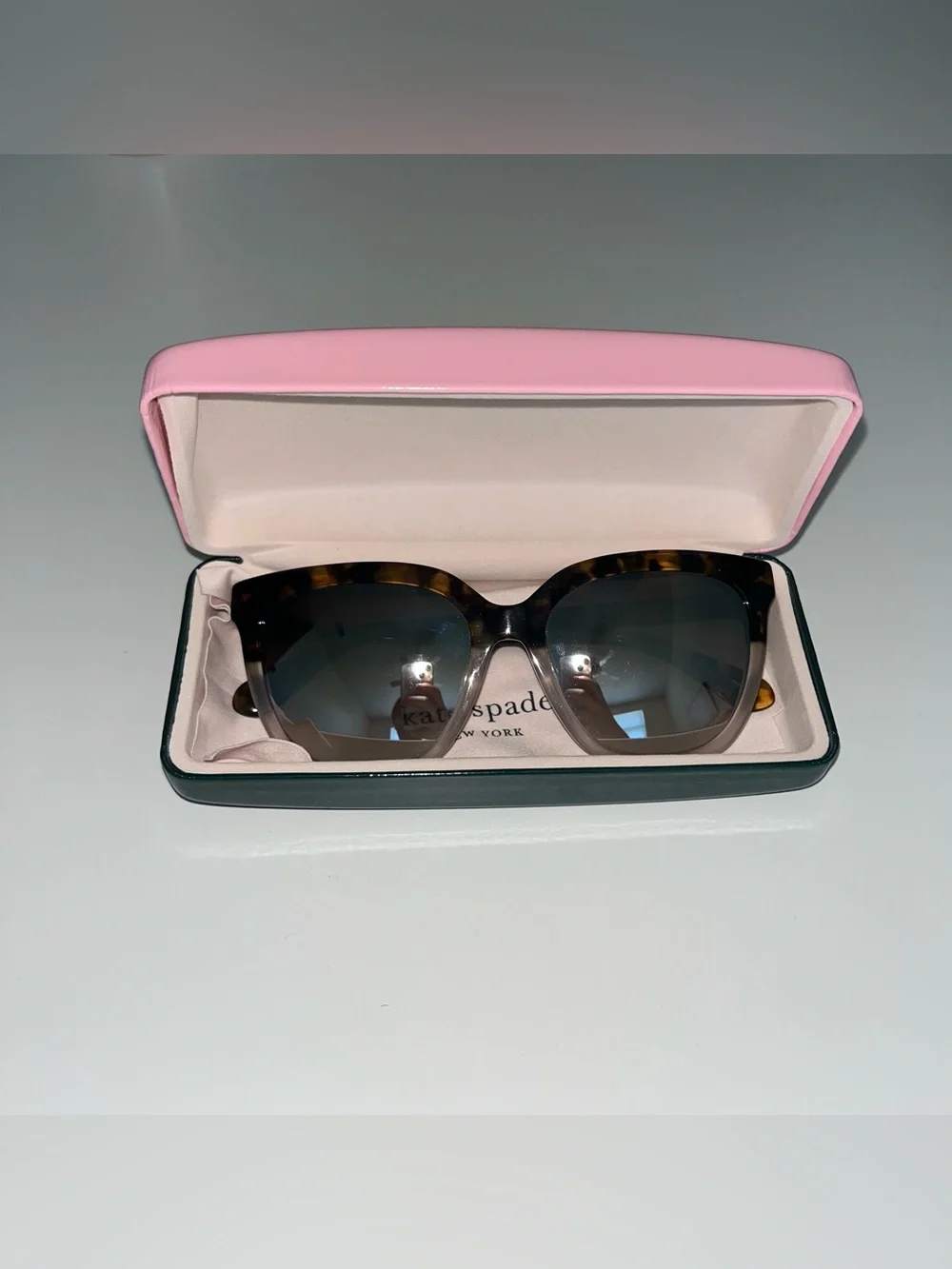 ✨Kate Spade Tortoise Cat-Eye Sunglasses with Original Hard Case 😎🕶️